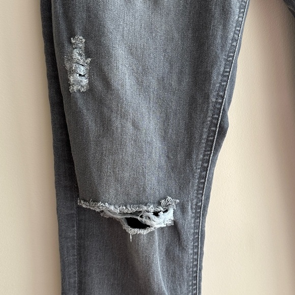 H&M Women's Distressed Grey Skinny Jeans, Size 8 - Picture 6 of 16